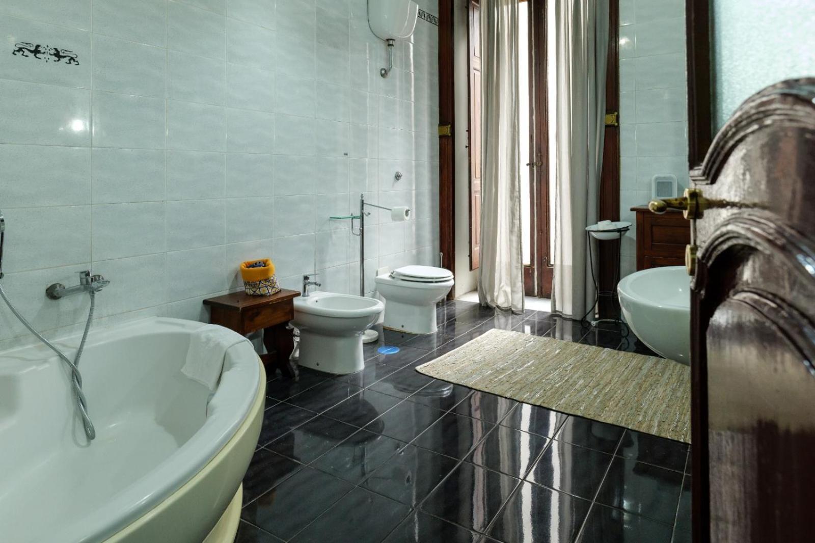 La Casa Di Nonna Teresa Bed & Breakfast เนเปิลส์ ภายนอก รูปภาพ